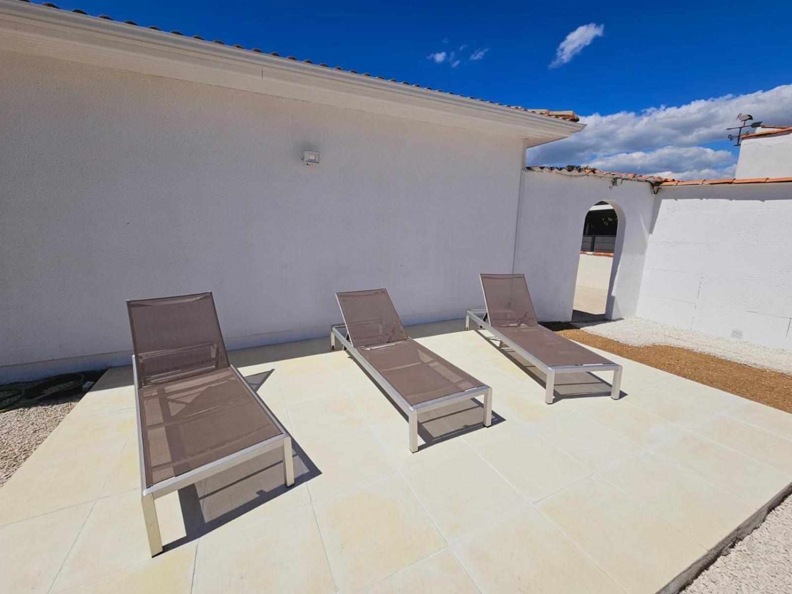 Maison De Vacances Entiere A 10 Mn De La Rochelle Dompierre-sur-Mer Екстер'єр фото